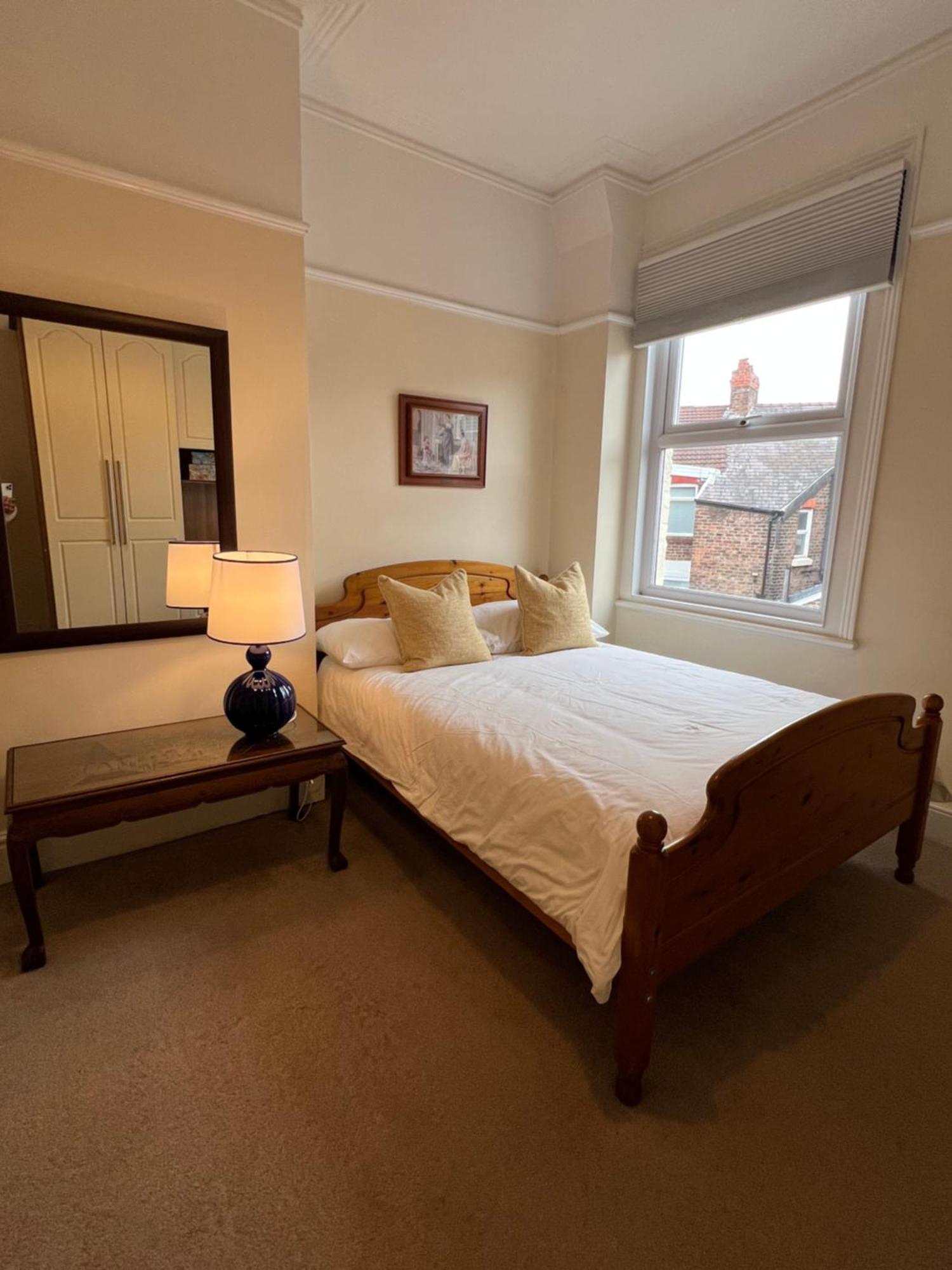 2025 Award Winner Liverpool Strawberry House - 3 Bedrooms Exterior foto
